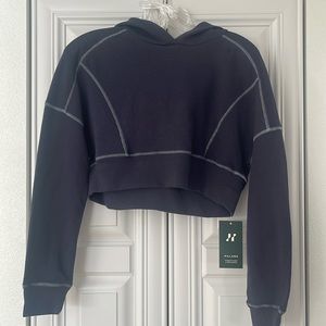 HALARA HOODED CROPPED SWEATSHIRT (1094). NWT. BLUE. SZ XS.